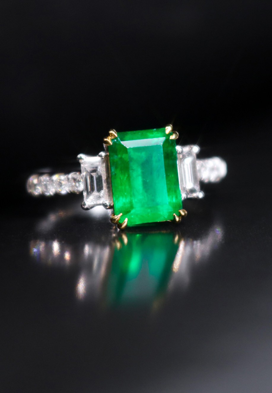 哥伦比亚天然祖母绿戒指Z389