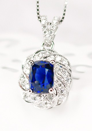 天然无烧皇家蓝蓝宝石吊坠L857